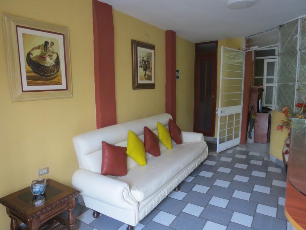 Residencial El Sol De Los Pinos Panzió Trujillo Kültér fotó