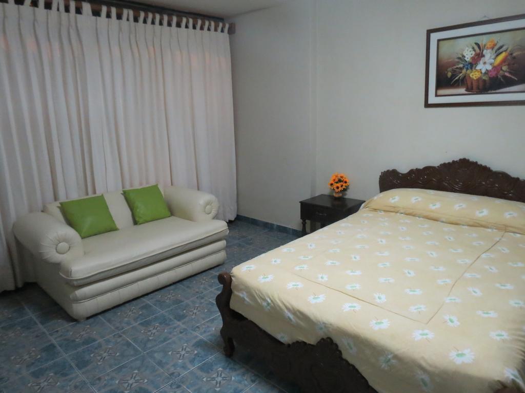 Residencial El Sol De Los Pinos Panzió Trujillo Kültér fotó