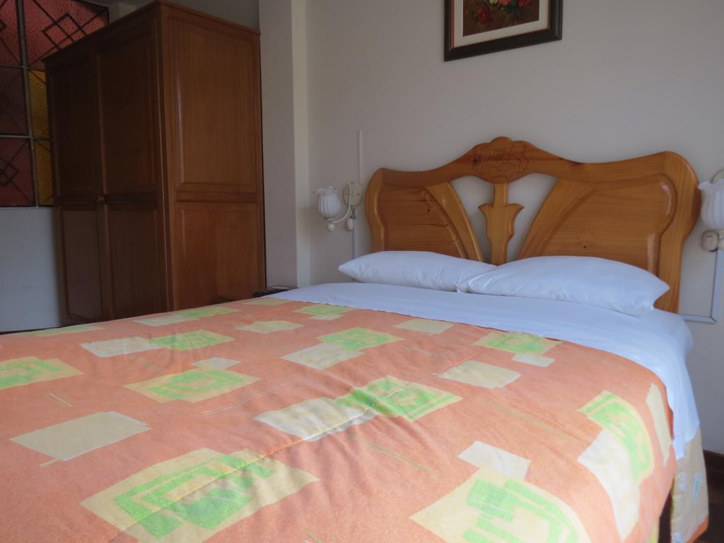 Residencial El Sol De Los Pinos Panzió Trujillo Kültér fotó