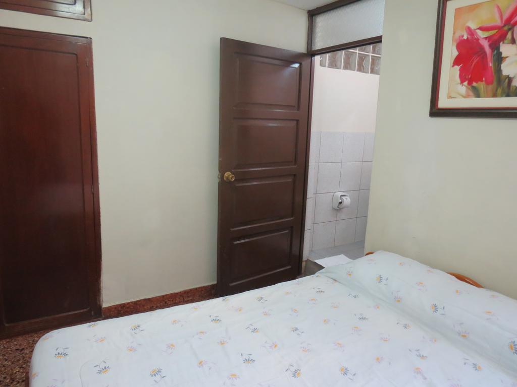 Residencial El Sol De Los Pinos Panzió Trujillo Kültér fotó