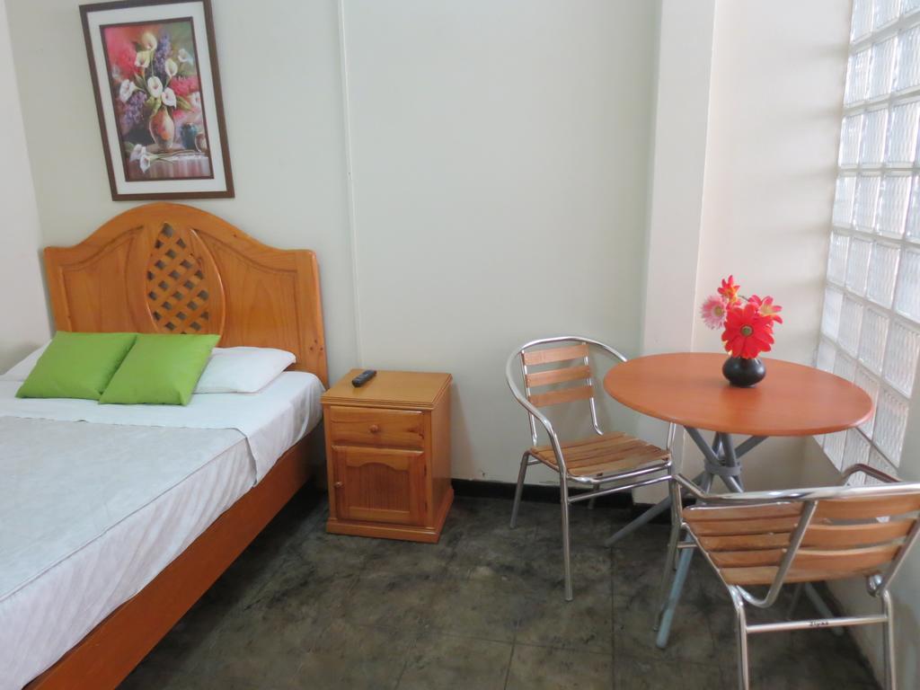 Residencial El Sol De Los Pinos Panzió Trujillo Kültér fotó