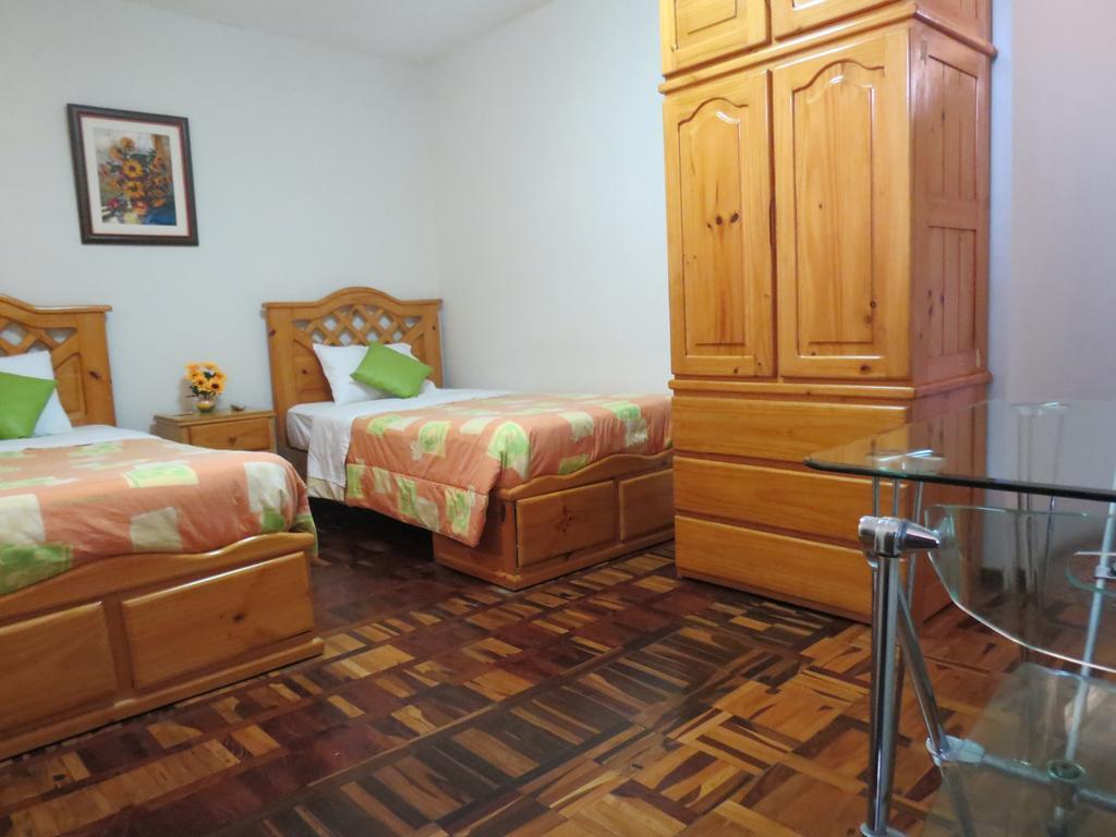 Residencial El Sol De Los Pinos Panzió Trujillo Kültér fotó