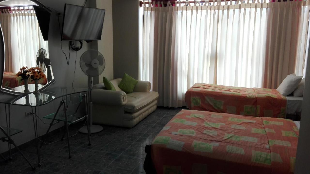 Residencial El Sol De Los Pinos Panzió Trujillo Kültér fotó